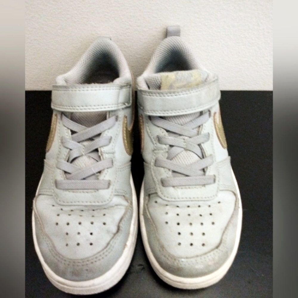 SAVAGE MIJO: Nike classic tennis shoes with strap size 13C